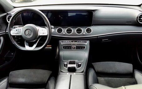 Mercedes-Benz E-Класс, 2018 год, 3 049 000 рублей, 10 фотография