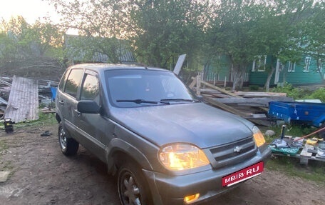 Chevrolet Niva I рестайлинг, 2004 год, 160 000 рублей, 2 фотография