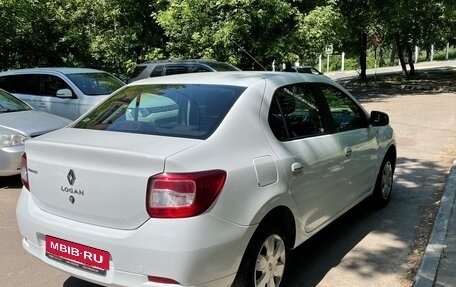 Renault Logan II, 2017 год, 900 000 рублей, 2 фотография