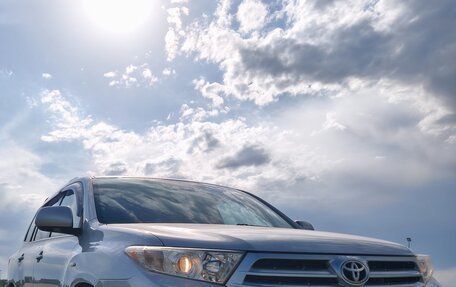 Toyota Highlander III, 2011 год, 2 550 000 рублей, 1 фотография