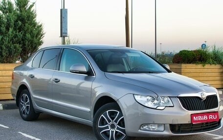 Skoda Superb III рестайлинг, 2013 год, 1 200 000 рублей, 1 фотография