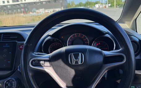 Honda Fit III, 2013 год, 830 000 рублей, 11 фотография