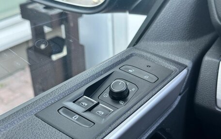 Volkswagen Multivan T6 рестайлинг, 2020 год, 6 199 000 рублей, 34 фотография