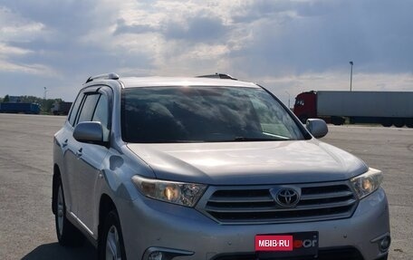 Toyota Highlander III, 2011 год, 2 550 000 рублей, 2 фотография