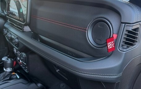 Jeep Wrangler, 2023 год, 21 фотография