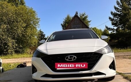 Hyundai Solaris II рестайлинг, 2022 год, 1 600 000 рублей, 6 фотография