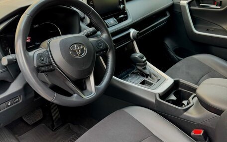 Toyota RAV4, 2022 год, 3 800 000 рублей, 10 фотография