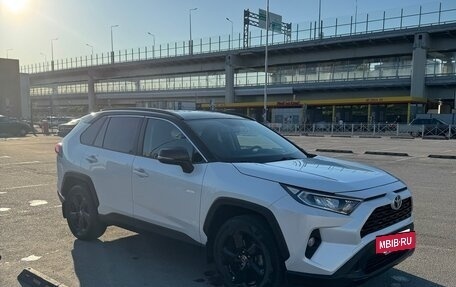 Toyota RAV4, 2022 год, 3 800 000 рублей, 8 фотография