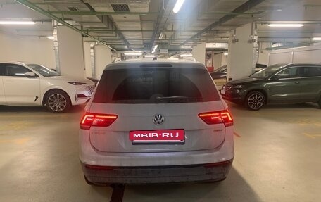 Volkswagen Tiguan II, 2018 год, 2 100 000 рублей, 4 фотография