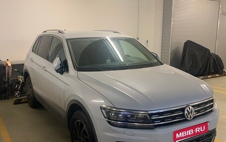 Volkswagen Tiguan II, 2018 год, 2 100 000 рублей, 2 фотография
