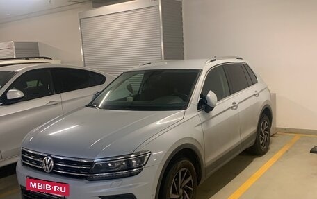 Volkswagen Tiguan II, 2018 год, 2 100 000 рублей, 3 фотография