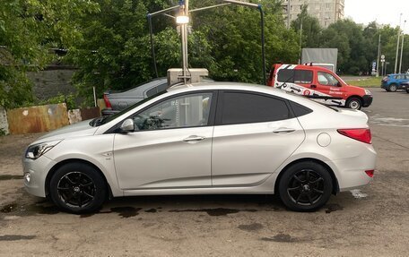 Hyundai Solaris II рестайлинг, 2014 год, 1 000 000 рублей, 4 фотография