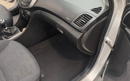 Hyundai Solaris II рестайлинг, 2014 год, 1 000 000 рублей, 8 фотография