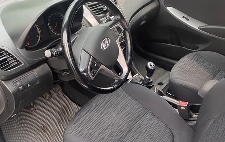 Hyundai Solaris II рестайлинг, 2014 год, 1 000 000 рублей, 14 фотография