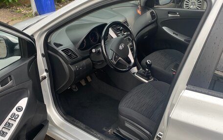 Hyundai Solaris II рестайлинг, 2014 год, 1 000 000 рублей, 12 фотография