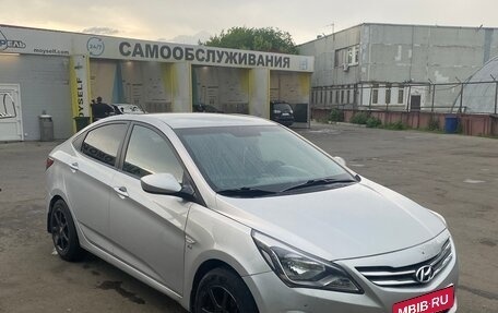 Hyundai Solaris II рестайлинг, 2014 год, 1 000 000 рублей, 7 фотография