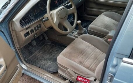 Mazda 626, 1988 год, 440 000 рублей, 10 фотография