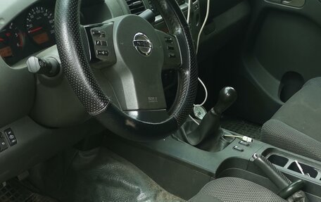 Nissan Navara (Frontier), 2007 год, 700 000 рублей, 2 фотография