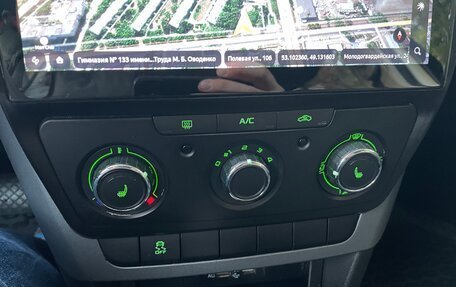 Skoda Yeti I рестайлинг, 2015 год, 1 369 000 рублей, 4 фотография
