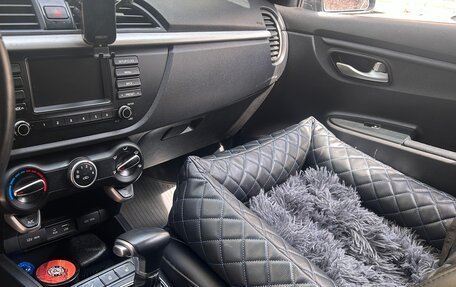 KIA Rio IV, 2018 год, 999 000 рублей, 5 фотография