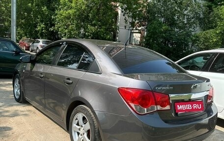 Chevrolet Cruze II, 2010 год, 690 000 рублей, 3 фотография