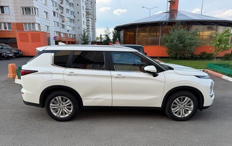 Mitsubishi Outlander, 2023 год, 3 199 000 рублей, 2 фотография