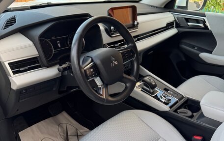 Mitsubishi Outlander, 2023 год, 3 199 000 рублей, 7 фотография