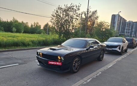 Dodge Challenger III рестайлинг 2, 2019 год, 3 400 000 рублей, 1 фотография