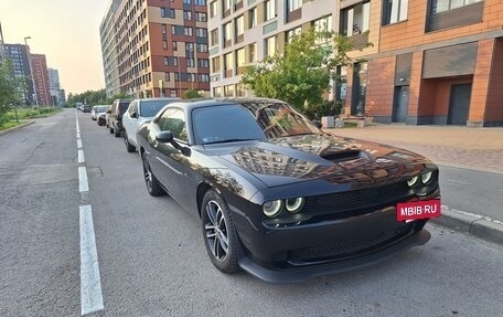 Dodge Challenger III рестайлинг 2, 2019 год, 3 400 000 рублей, 2 фотография