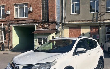 Toyota RAV4, 2014 год, 1 850 000 рублей, 2 фотография