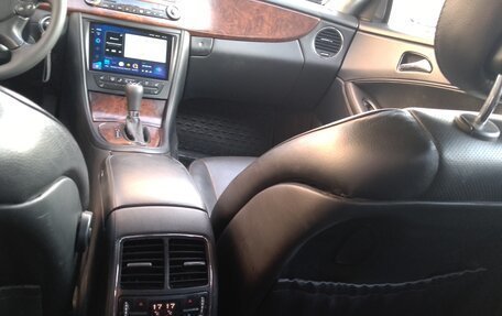 Mercedes-Benz CLS, 2005 год, 1 388 000 рублей, 16 фотография
