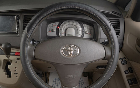 Toyota ISis I, 2005 год, 849 000 рублей, 10 фотография