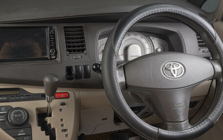 Toyota ISis I, 2005 год, 849 000 рублей, 15 фотография