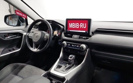 Toyota RAV4, 2020 год, 2 950 000 рублей, 14 фотография