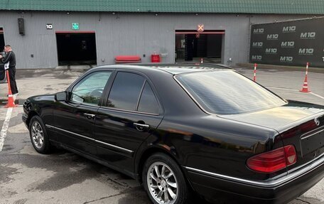 Mercedes-Benz E-Класс, 1998 год, 550 000 рублей, 4 фотография