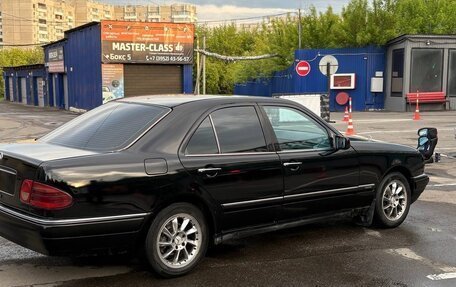 Mercedes-Benz E-Класс, 1998 год, 550 000 рублей, 3 фотография