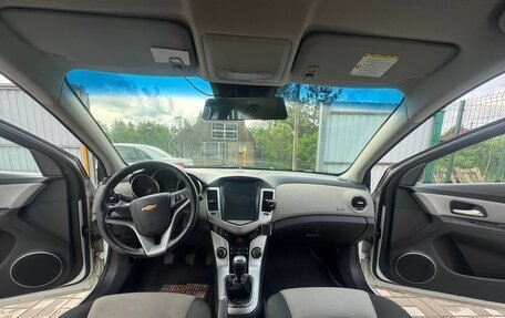 Chevrolet Cruze II, 2011 год, 900 000 рублей, 16 фотография