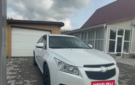 Chevrolet Cruze II, 2011 год, 900 000 рублей, 2 фотография