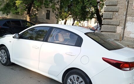 KIA Rio IV, 2018 год, 880 000 рублей, 2 фотография