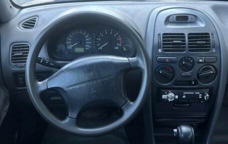 Mitsubishi Carisma I, 1997 год, 145 000 рублей, 8 фотография