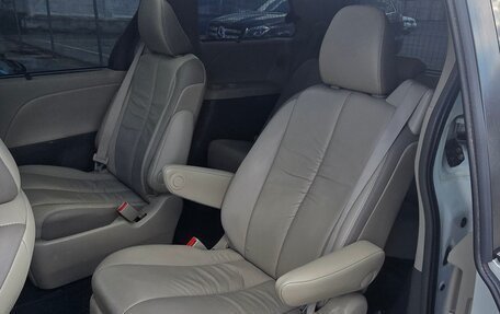 Toyota Sienna III, 2010 год, 2 430 000 рублей, 8 фотография
