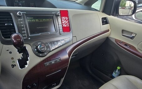 Toyota Sienna III, 2010 год, 2 430 000 рублей, 7 фотография