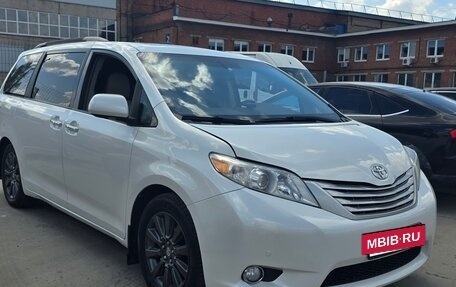Toyota Sienna III, 2010 год, 2 430 000 рублей, 5 фотография