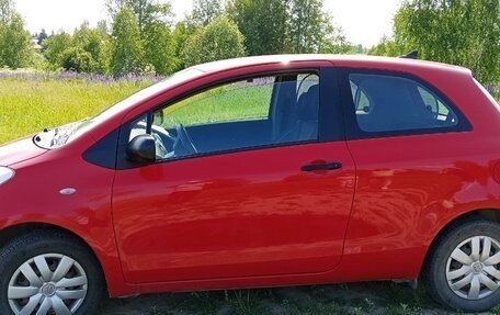 Toyota Yaris III рестайлинг, 2010 год, 610 000 рублей, 4 фотография