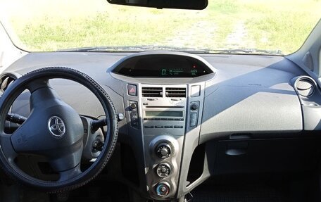 Toyota Yaris III рестайлинг, 2010 год, 610 000 рублей, 6 фотография