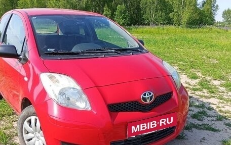 Toyota Yaris III рестайлинг, 2010 год, 610 000 рублей, 2 фотография