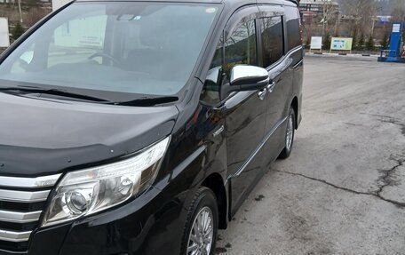 Toyota Noah III, 2017 год, 2 100 000 рублей, 2 фотография