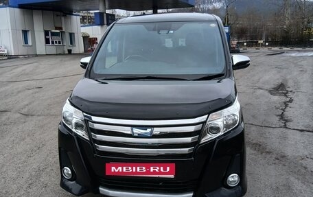 Toyota Noah III, 2017 год, 2 100 000 рублей, 10 фотография