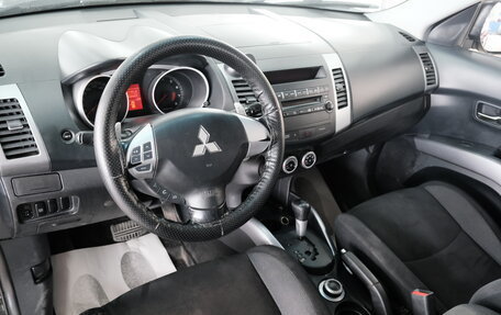 Mitsubishi Outlander III рестайлинг 3, 2007 год, 1 199 000 рублей, 11 фотография