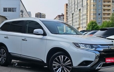 Mitsubishi Outlander III рестайлинг 3, 2019 год, 1 849 000 рублей, 1 фотография